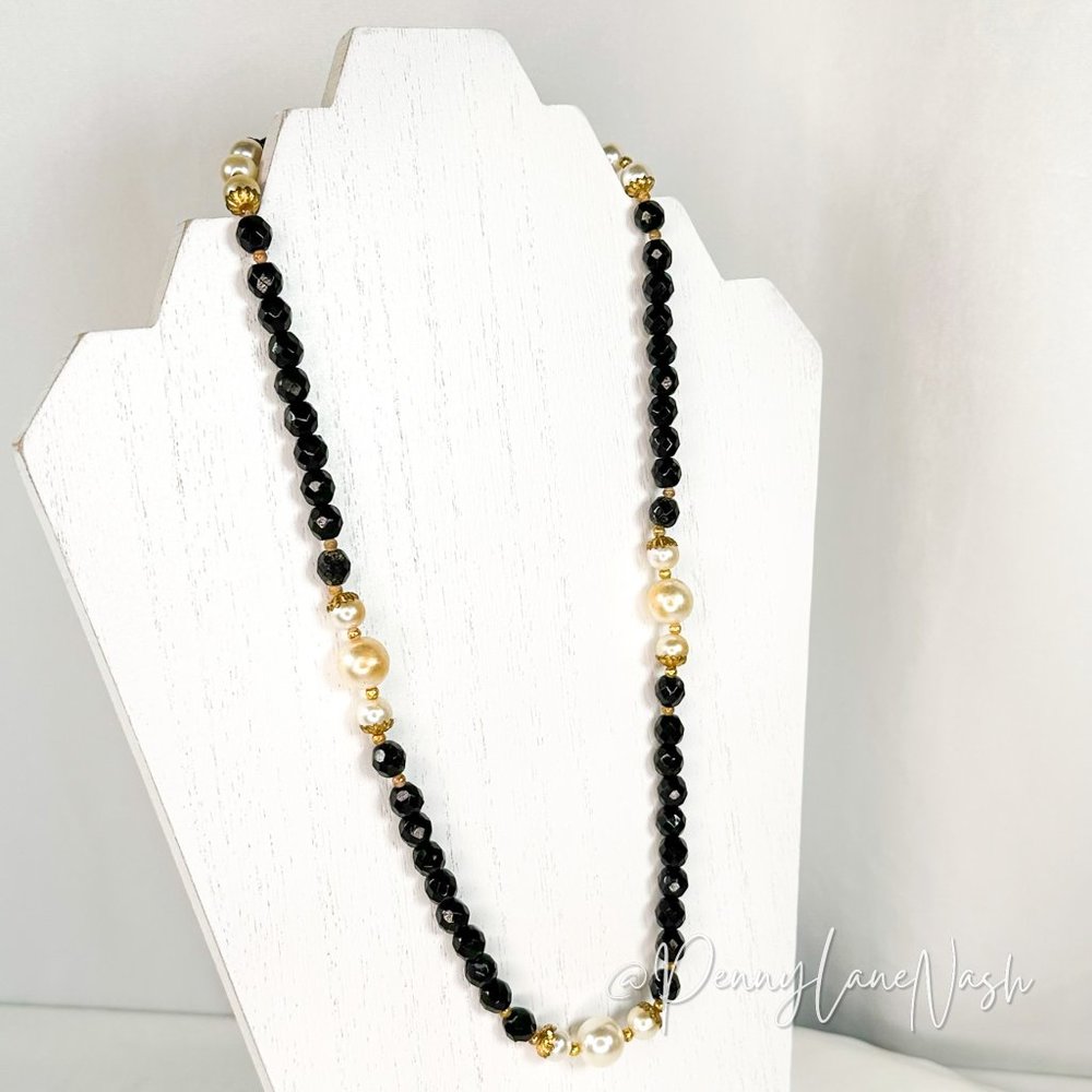 Vintage Black w/ White Spaced Pearl Beads Necklace - Picture 3 of 5